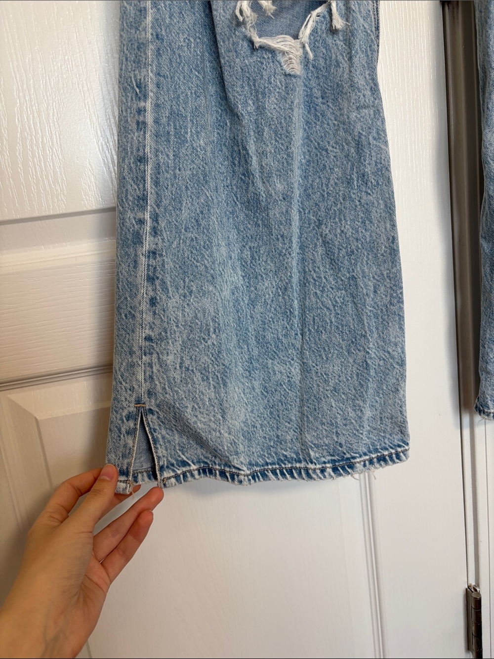 American Eagle Super High-Rise Baggy Wide Leg Distressed Jeans Light Wash Size 0 - Picture 3 of 8